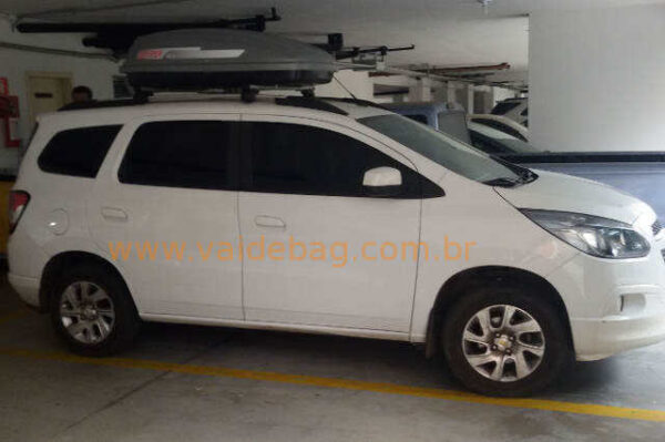 Maleiro Camper 360 Litros instalado em uma Spin da Chevrolet